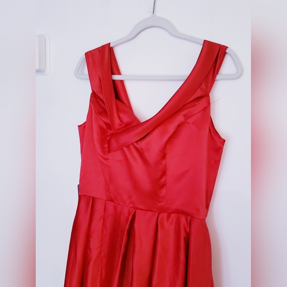 TS Couture FORMAL GOWN - Picture 3 of 7